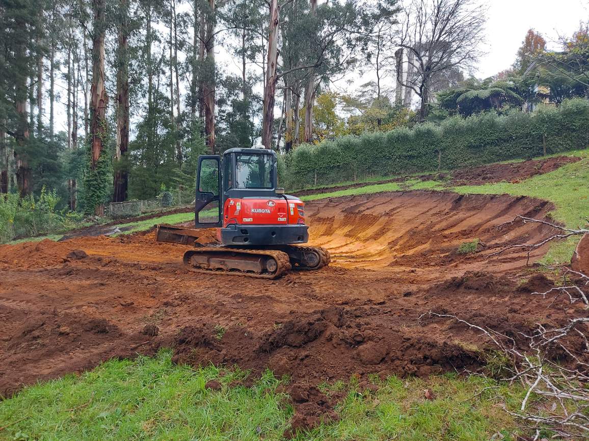 Brick retaining wall with built-in concrete bench completed by TR Construction and Earthworks in Melbourne